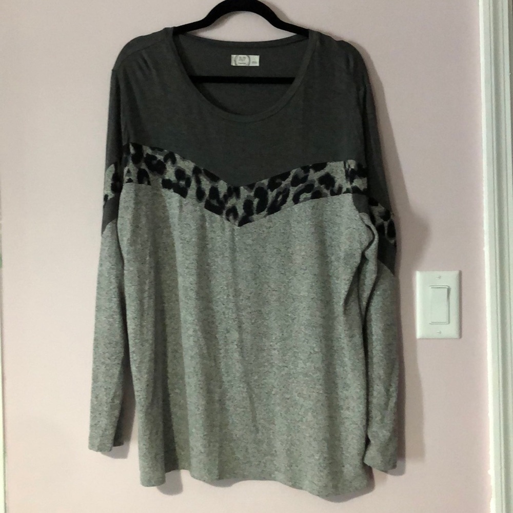 Long sleeve Maurice’s tee